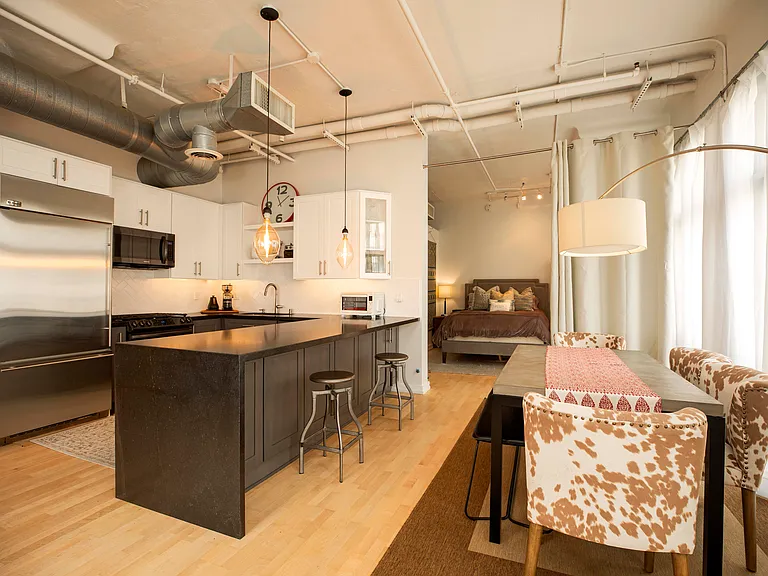 330 W 11th St #306 — Photo 3