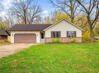 111 E Schmidt Ln, Braidwood, IL 60408