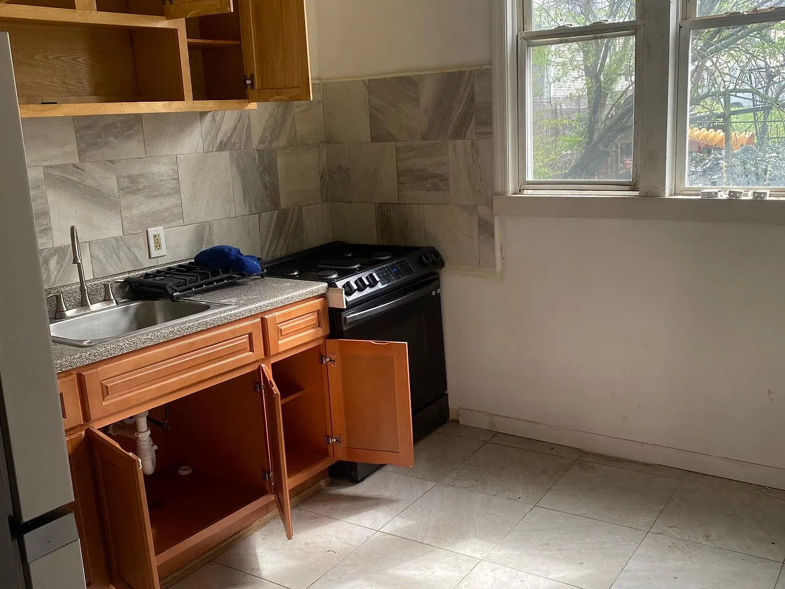 2 bed, 750 sqft, $3,100 — Photo 2