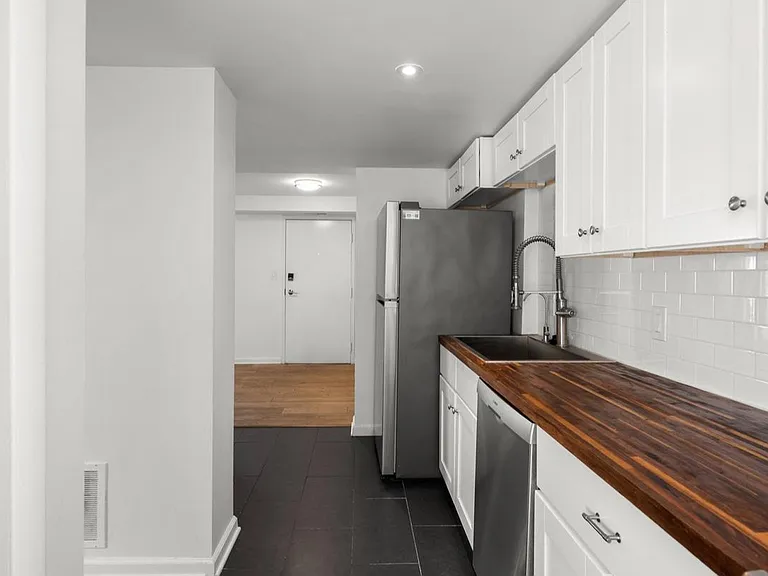 1321 I St NE — Photo 13