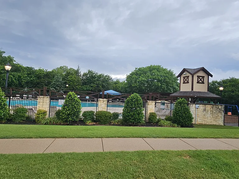 1201 Bradford Trace Dr — Photo 43