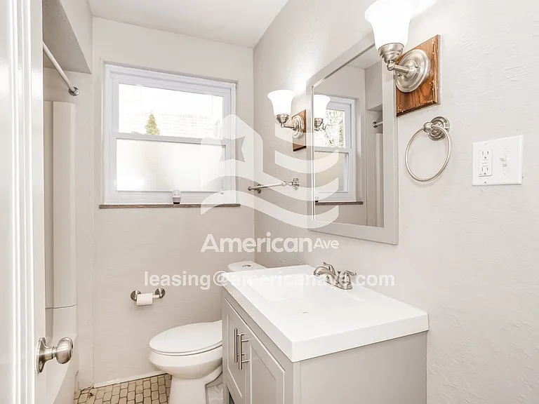 1176485_014_bathroom_13733630.jpg