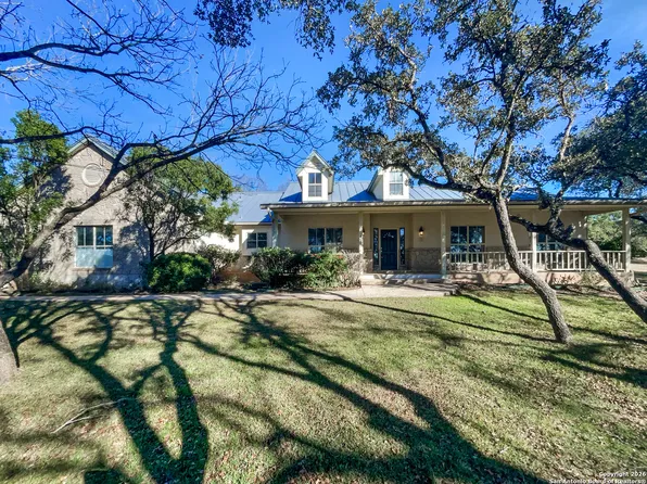 335 Berry Oaks Drive, Bulverde, TX 78163