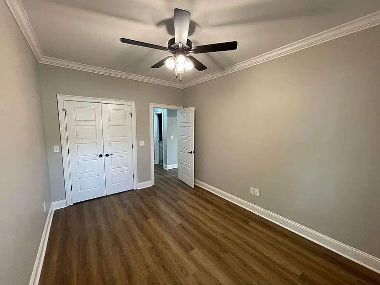 625 E 3rd St #11 — Photo 28