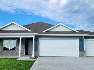 17617 Rose Lane Rd, Omaha, NE 68137