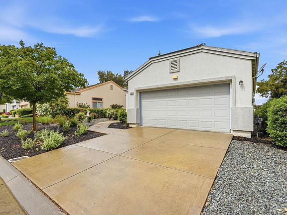 3rd image of 1086 Waterwood Dr