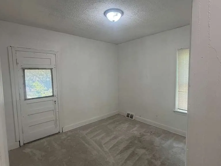 9188 Northlawn St — Photo 2
