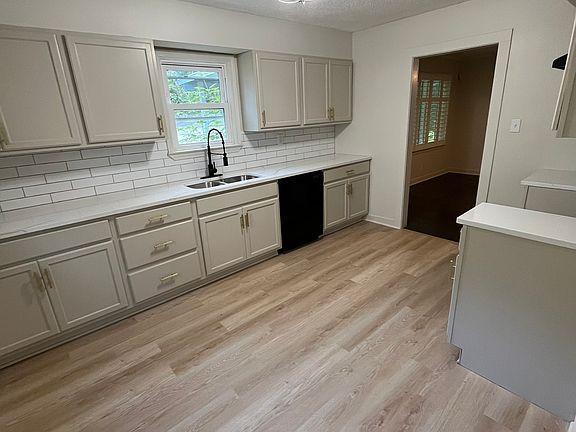 3rd image of 1428 E 77th Ter