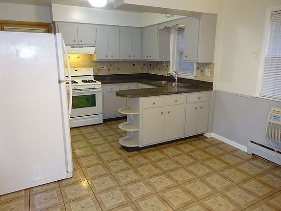 3rd image of 6958 W Gunnison St APT 1N