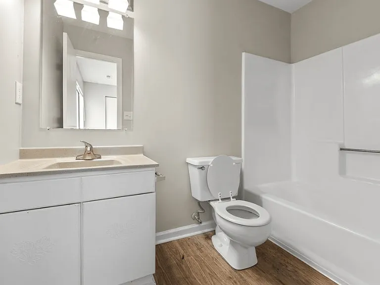 Central Oaks Apartments — Photo 19