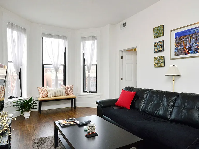 1753 W Erie St #1F — Photo 7