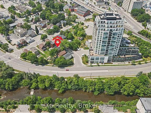 3rd image of 131 Surrey St E