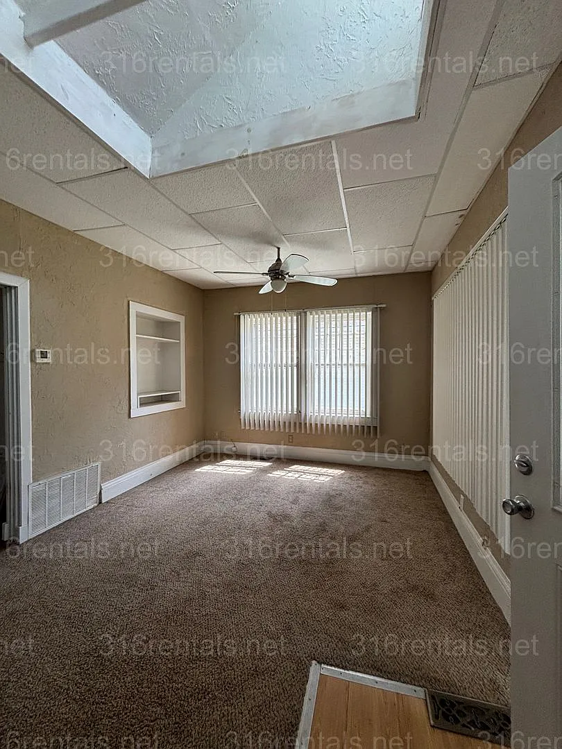 One bed one bath house available NOW! — Photo 2