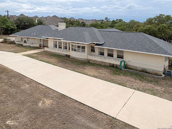 4th image of 1006 MISTY WATER LN