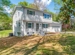 1415 Fox Run Dr, Charlotte, NC 28212