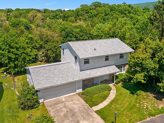 3rd image of 355 Pointfield Dr