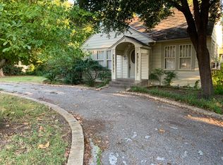 1303 W Lake Dr, Taylor, TX 76574