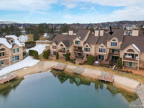 5th image of 18182 Blue Heron Dr W #91