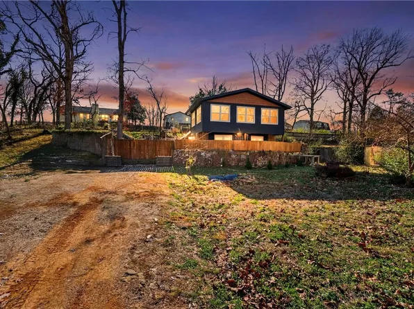 16557 Ivy Ln, Rogers, AR 72756