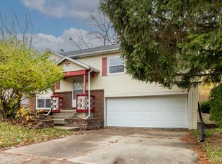 12 Timber View Dr, Bloomington, IL 61701