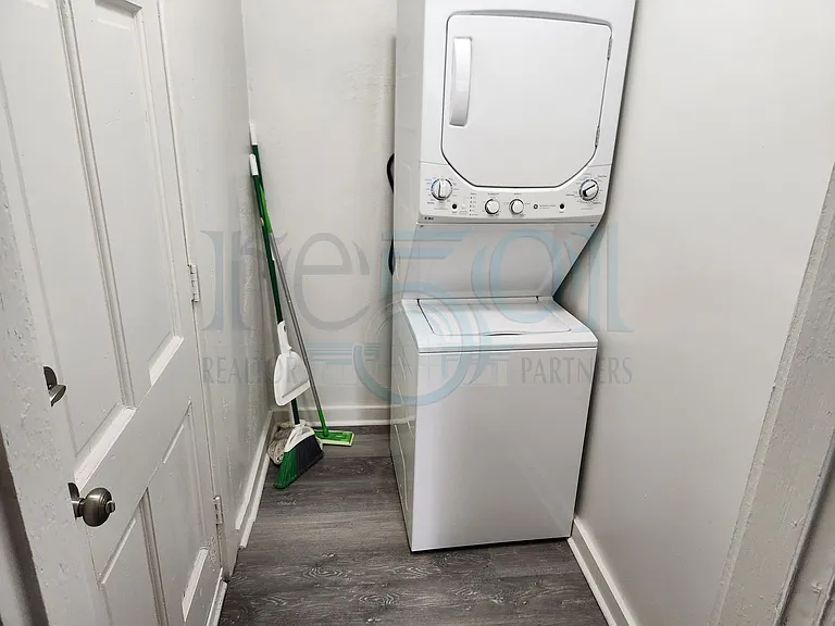 300 S Valentine St #1 — Photo 30