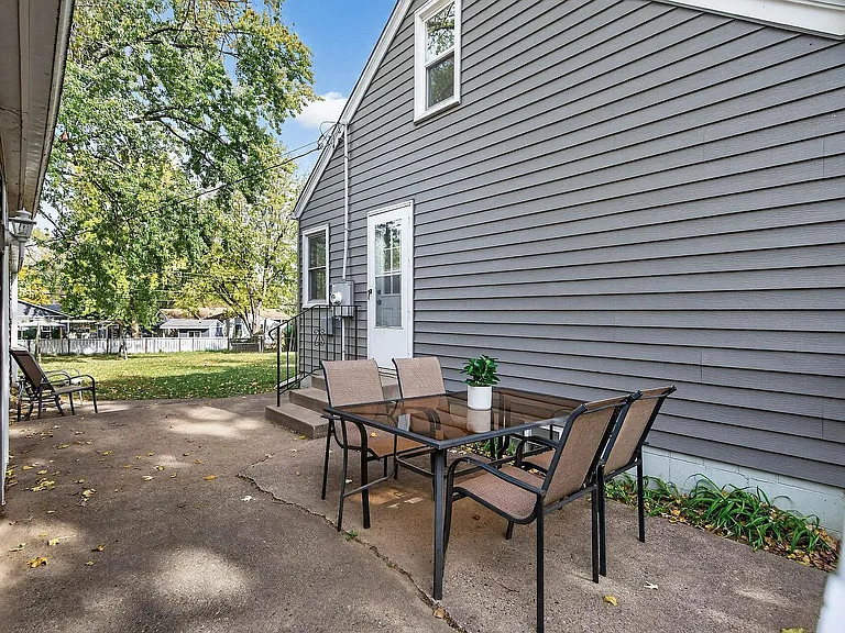 2199 Oakwood Dr — Photo 31