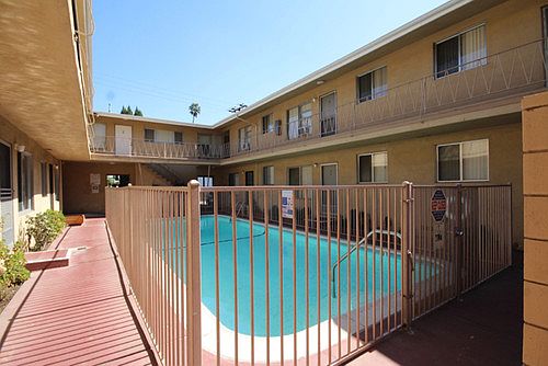 2nd image of 18 S Marguerita Ave APT 3