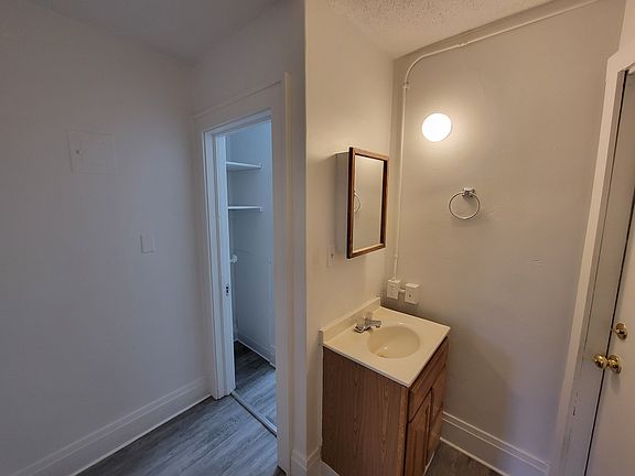 4th image of 810 W 25th St #10459739