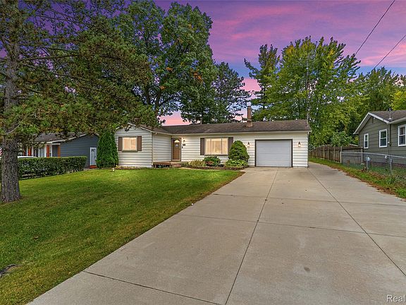 2nd image of 3075 Torrey Beach Dr