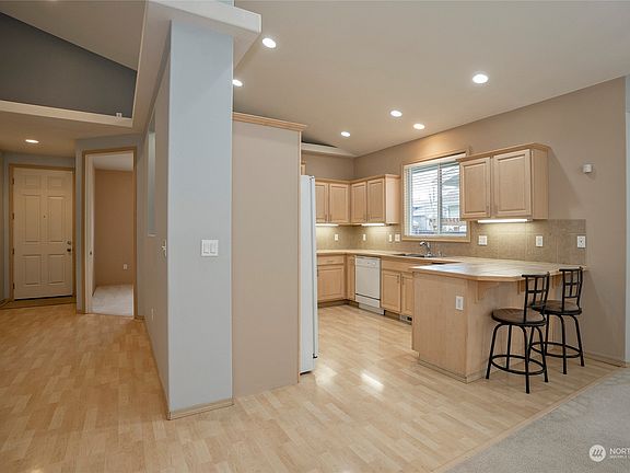 4th image of 17730 25th Avenue Ct E