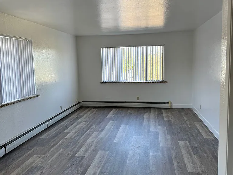 1095 Crinella Ct — Photo 2