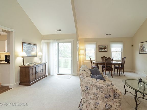 5th image of 220 Country Club Dr