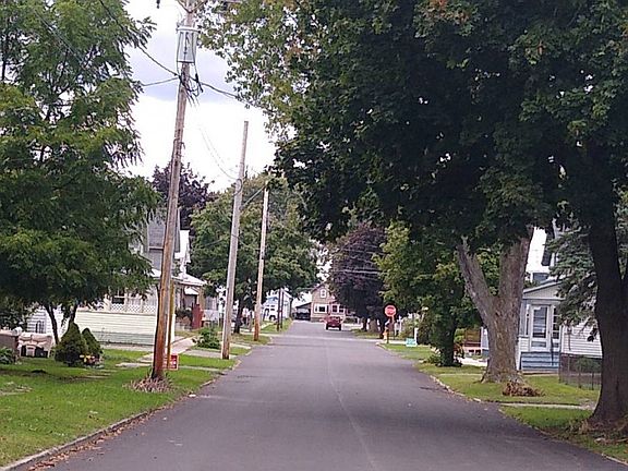 5th image of 411 Kiah St
