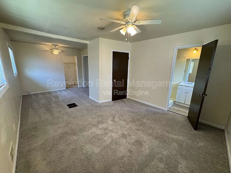 4010 Emerald Lake Dr — Photo 7