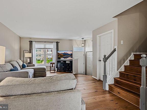 4th image of 118 Versailles Ct