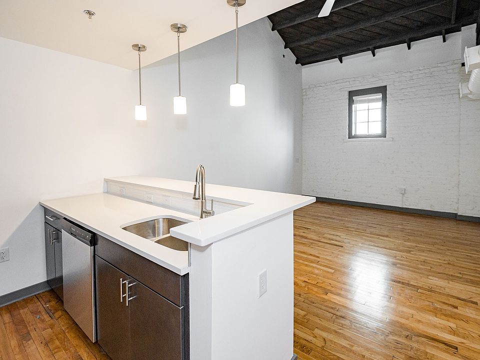 1st image of 1809 E Franklin St #6204