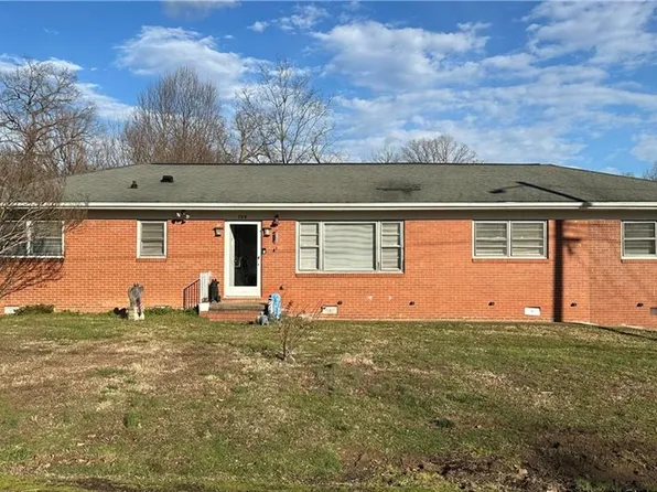 709 Dillon St, Thomasville, NC 27360