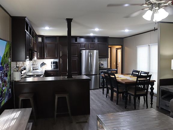 3rd image of 132 Kiowa Ct