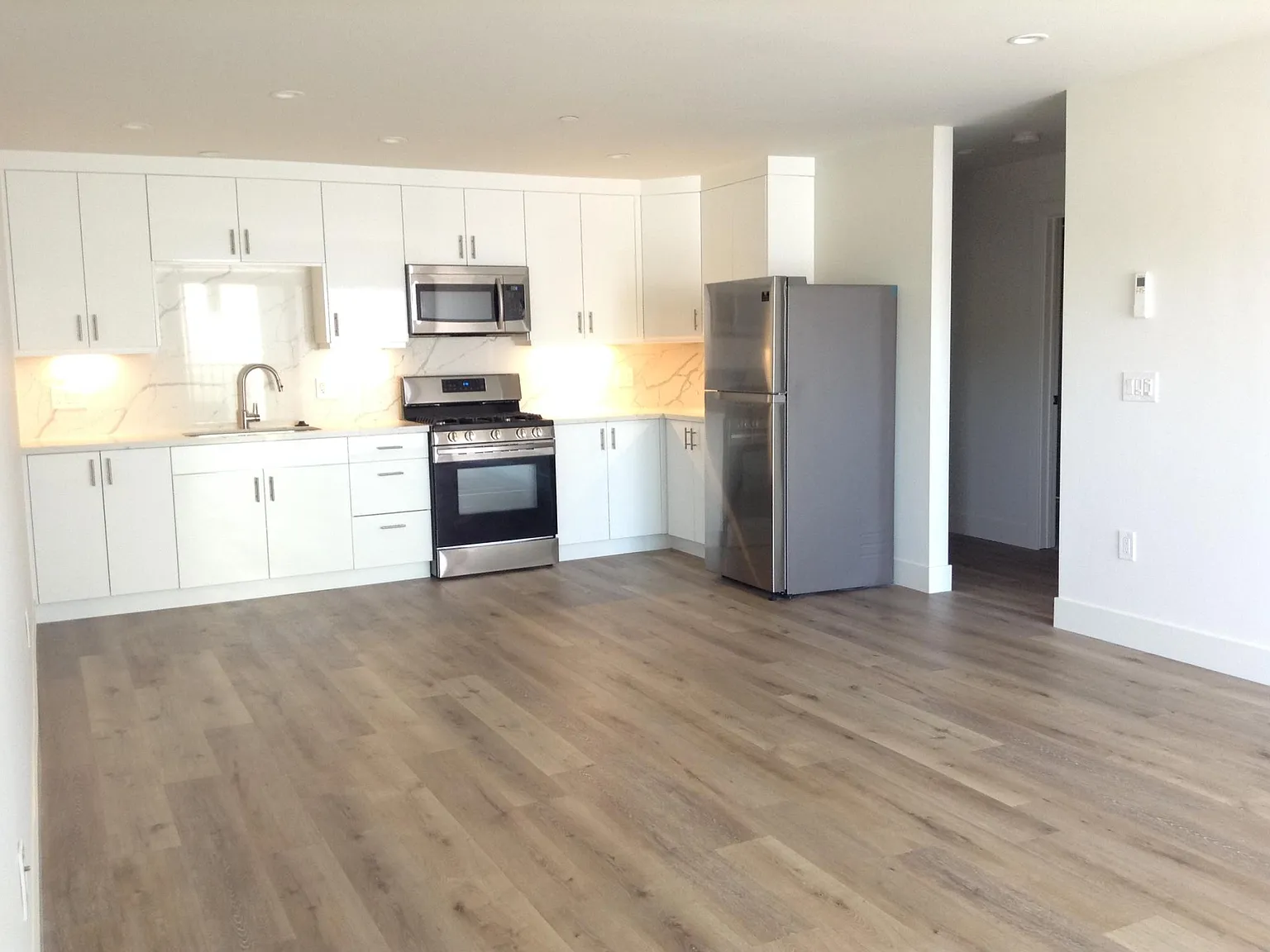1 bed, 690 sqft, $3,250 — Photo 3