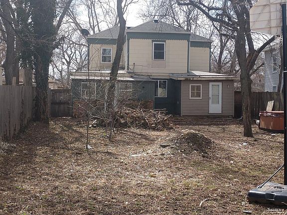 4th image of 810 University Pl