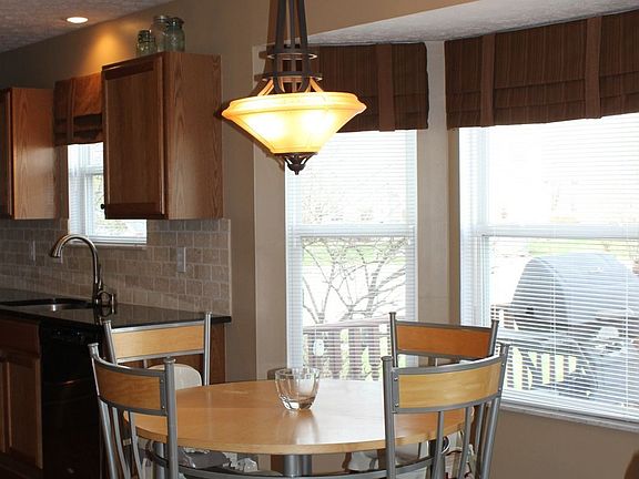 Eat-in breakfast area