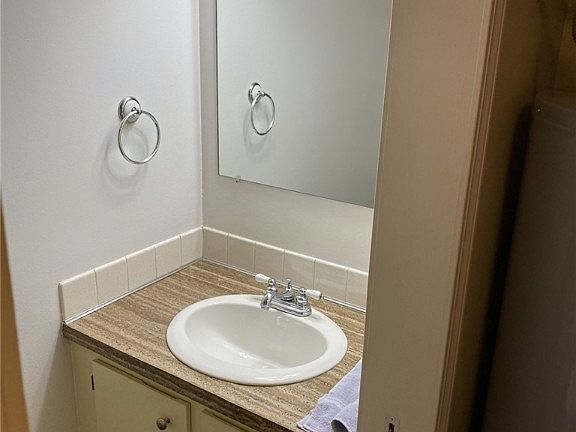 5th image of 13 New Concord Dr