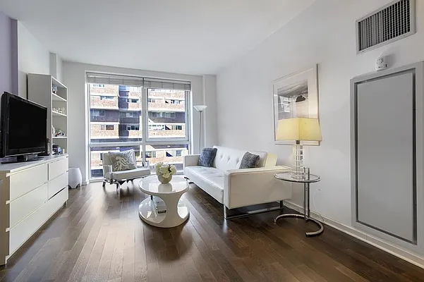 Rented by R New York | media 10