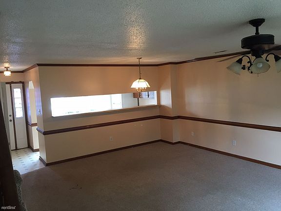 LR towards kitchen