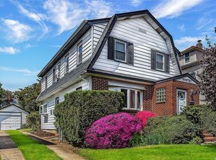 91 Charles St, Floral Park, NY 11001
