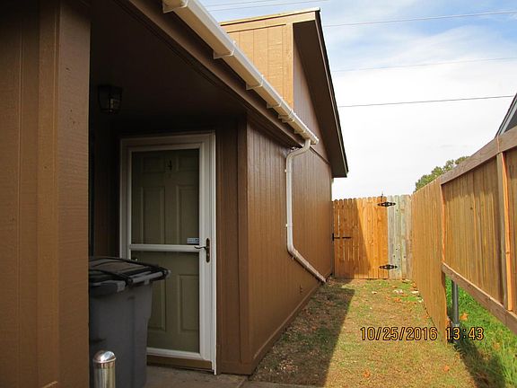 2nd image of 912 NE Tortoise Dr APT 4