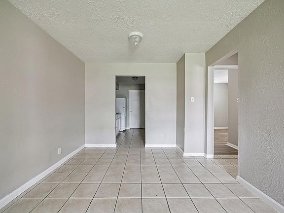 3rd image of 5107 Clover St