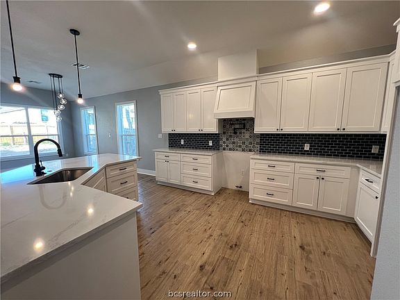 3rd image of 4022 Eskew Dr