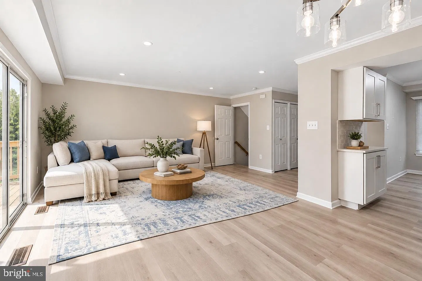 3 bed, 2.5 bath, 1560 sqft, $2,500 — Photo 3
