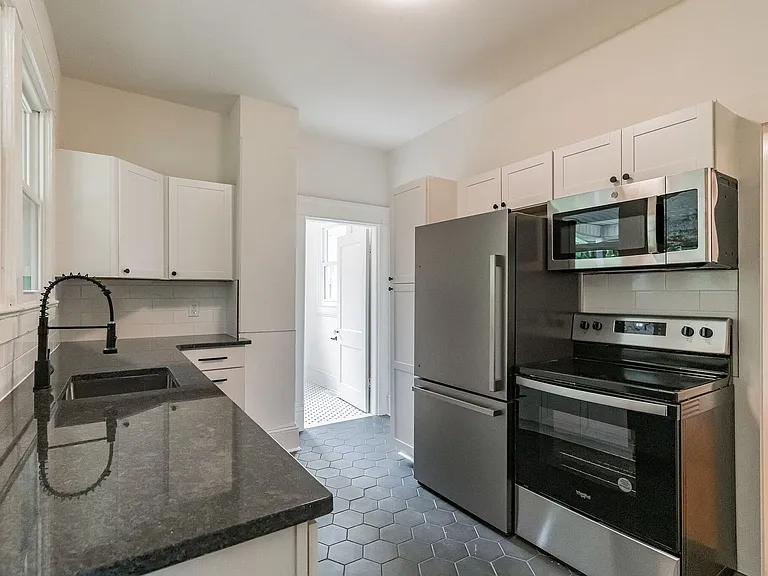 512 Granville Dr — Photo 10